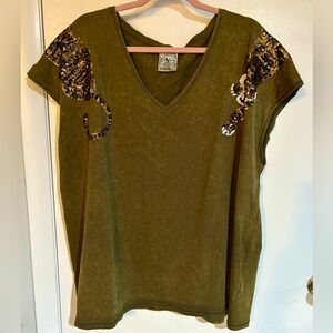 Women’s Penny Forevee V-neck Sequin short sleeve tee